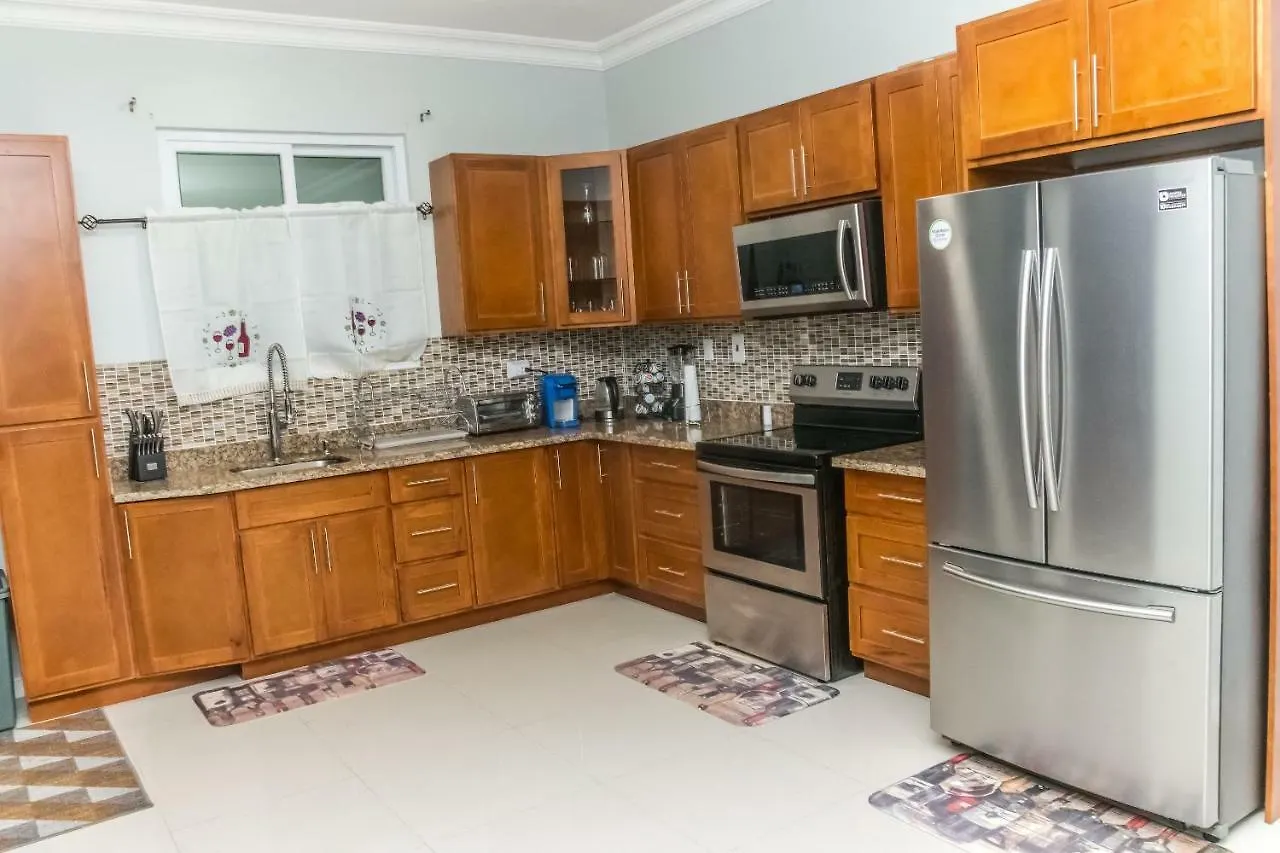 Hamptons At Fairway Across From Ac Marriott Unit No3 Apartment Kingston Jamaica